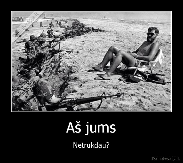 kareiviai, apkasuose,deginasi, papludimyje