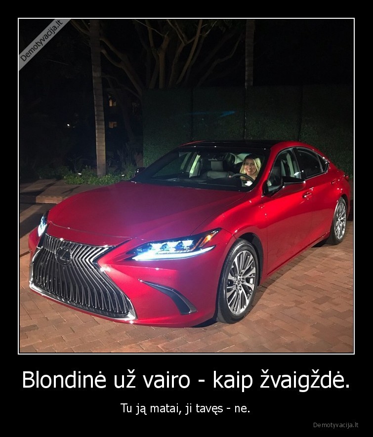 Blondinė už vairo - kaip žvaigždė.