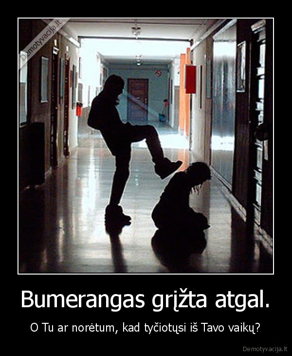 Bumerangas grįžta atgal.