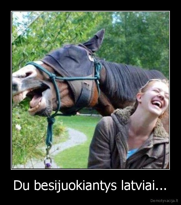 Du besijuokiantys latviai...