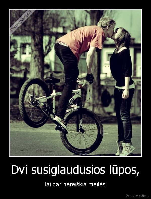 Dvi susiglaudusios lūpos,