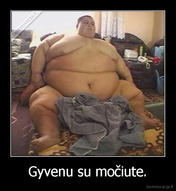 Gyvenu su močiute.