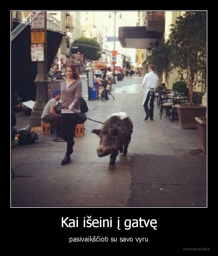 vyrai,kiaules,mergina