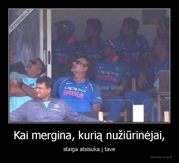 mergina,zvilgsnis,nuziurinejai,vaikinai,merginos