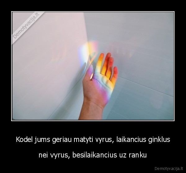 Kodel jums geriau matyti vyrus, laikancius ginklus