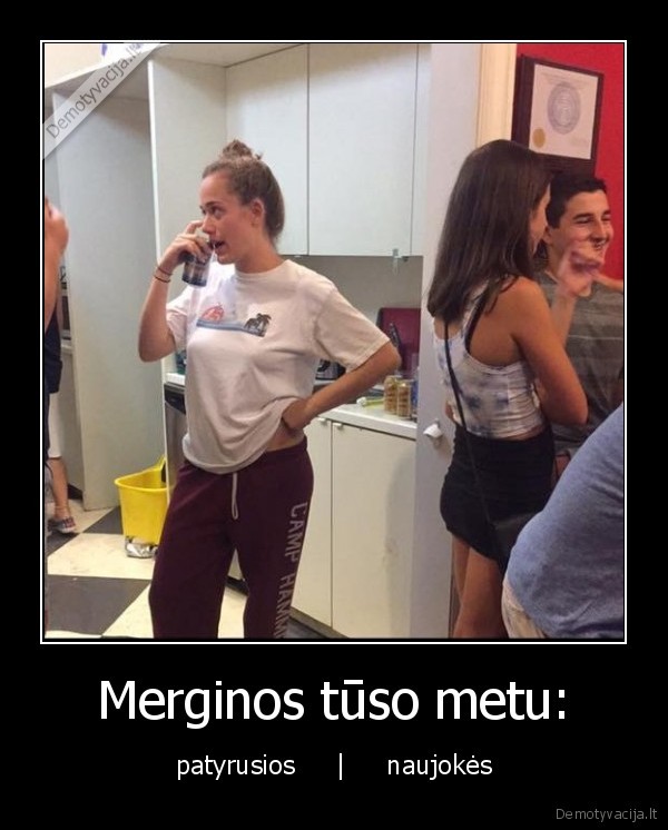 Merginos tūso metu: