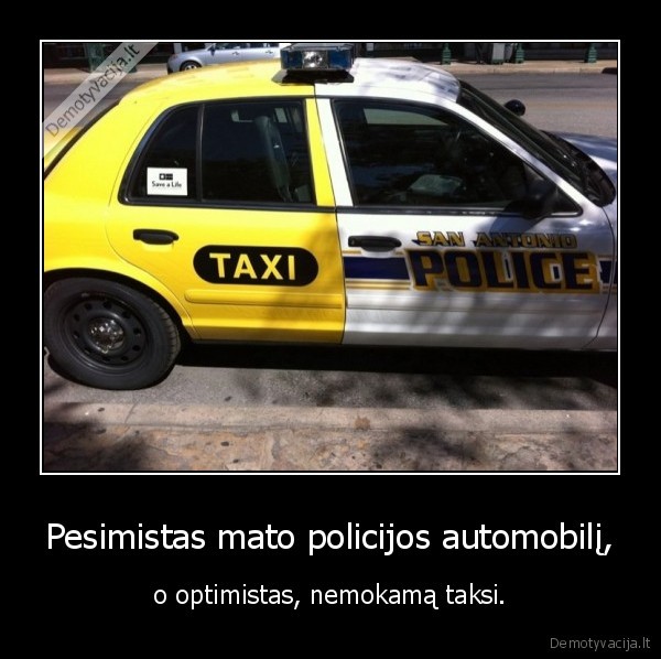 Pesimistas mato policijos automobilį,