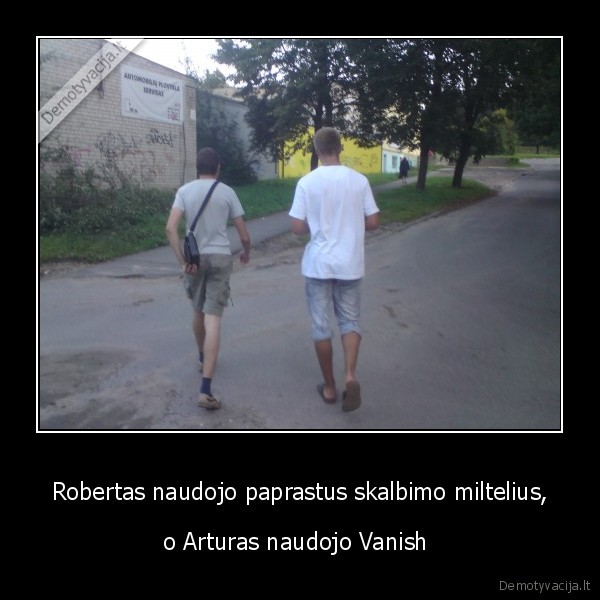 Robertas naudojo paprastus skalbimo miltelius,