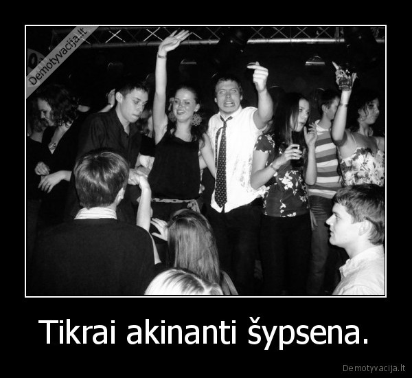 Tikrai akinanti šypsena.
