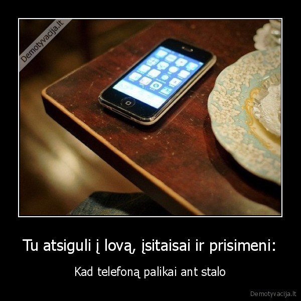 telefonas,lova,miegas,gyvenimas,atsiguli,prisimeni,stalas