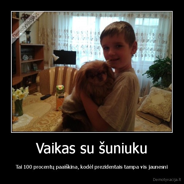 Vaikas su šuniuku