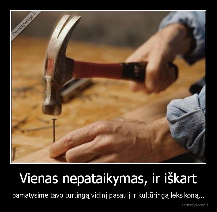 skauda,pirstai,vinis,plaktukas