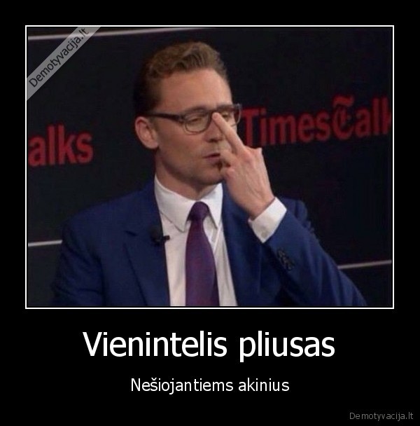 akiniai,fakas,vidurinis, pirstas