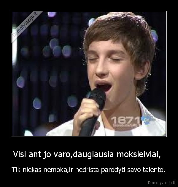 Visi ant jo varo,daugiausia moksleiviai, 