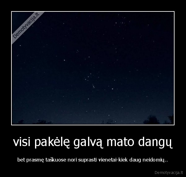 visi pakėlę galvą mato dangų