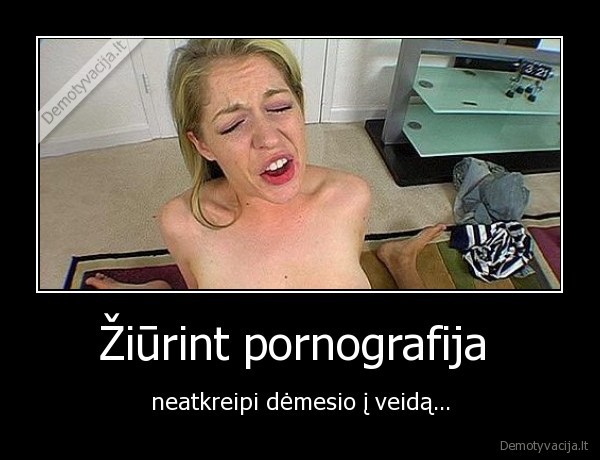 Žiūrint pornografija 