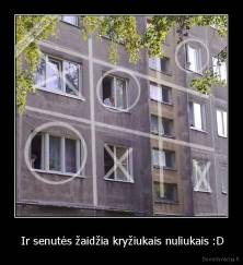  Ir senutės žaidžia kryžiukais nuliukais :D - 