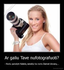Ar galiu Tave nufotografuoti? - - Noriu parodyti Kalėdų seneliui ko noriu šiemet dovanų...