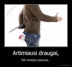Artimiausi draugai, - Peili smeigia giliausiai...