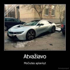 Atvažiavo - Močiutės aplankyt