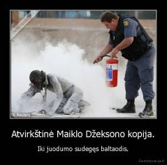 Atvirkštinė Maiklo Džeksono kopija. - Iki juodumo sudegęs baltaodis.