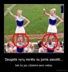 Daugelis vyrų norėtu su jomis pasokti... - bet du jau užsiėmė savo vietas.