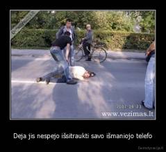Deja jis nespejo išsitraukti savo išmaniojo telefo - 