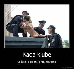 Kada klube - vaikinai pamato girtą merginą