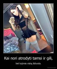 Kai nori atrodyti tamsi ir gili, - bet kojinės viską išduoda.