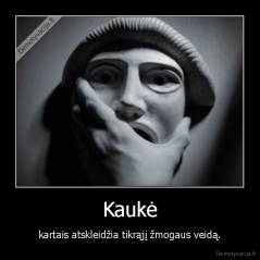 Kaukė - kartais atskleidžia tikrąjį žmogaus veidą.