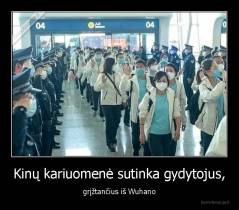 Kinų kariuomenė sutinka gydytojus, - grįžtančius iš Wuhano
