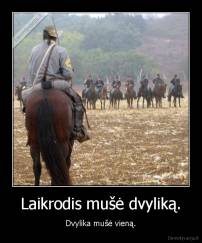Laikrodis mušė dvyliką. - Dvylika mušė vieną.