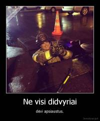 Ne visi didvyriai - dėvi apsiaustus.