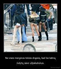 Ne visos merginos tokios drąsios, kad be kelnių - rodytų savo užpakaliukus.