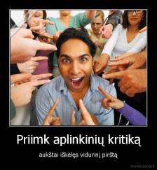 Priimk aplinkinių kritiką - aukštai iškėlęs vidurinį pirštą