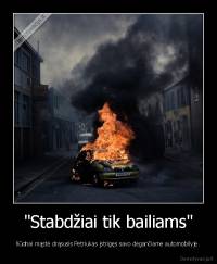 "Stabdžiai tik bailiams" - liūdnai mąstė drąsusis Petriukas įstrigęs savo degančiame automobilyje.
