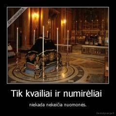 Tik kvailiai ir numirėliai  - niekada nekeičia nuomonės.