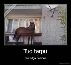 Tuo tarpu - pas edga balkone