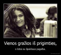 Vienos gražios iš prigimties, - o kitos su špakliaus pagalba.