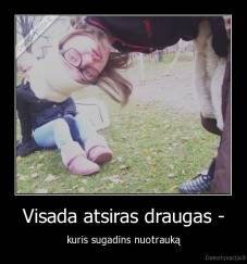 Visada atsiras draugas - - kuris sugadins nuotrauką
