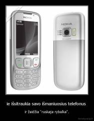 ie išsitraukia savo išmaniuosius telefonus  - ir žaidžia "ruskaja rybalka".